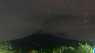 Erupsi Gunung Lewotopi Lak-laki. Foto: Antara