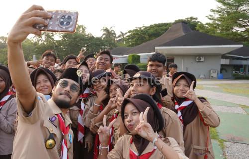 Wakil Wali Kota Cilegon, Fajar Hadi Prabowo berpose bersama pramuka. Foto Daeng Yusvin