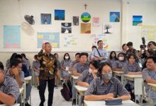 Fajar Riza Ul Haq, Wamendikdasmen di Sekolah Katolik Mariyuana Kota Serang. Foto: Antara