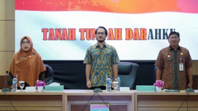 Wakil Wali Kota Cilegon, Fajar Hadi Prabowo dalam sosialisasi raperwal tentang kader Cilegon mandiri. Foto: Daeng Yusvin