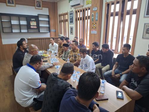 Mediasi Kapolres Serang, AKBP Condro Sasongko soal perekrutan tenaga kerja di Nikomas. Foto: Yono