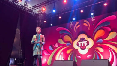 Fedri Ramadhan jadi MC di Tong Tong Fair. Foto: M Fadhli