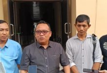 Tim Advokat Junalis Banten mendampingi 2 perusahaan media yang dilaporkan Walikota Serang, Budi Rustandi ke Polda Banten. Foto BW Iskandar