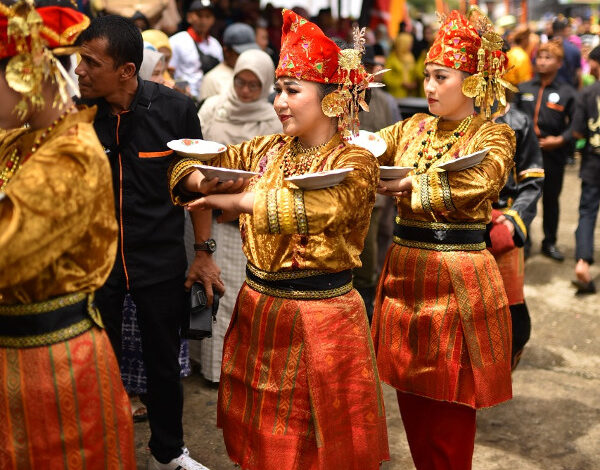 Tarian dalam Festival Pesonal Barulak. Foto: M Fadhli