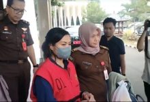 FRW, karyawati BRI Cabang BSD yang menjadi tersangka. Foto: Iqbal Kurnia