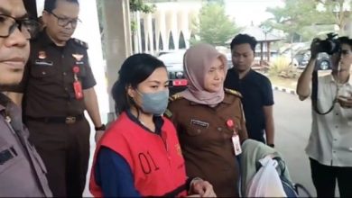 FRW, karyawati BRI Cabang BSD yang menjadi tersangka. Foto: Iqbal Kurnia