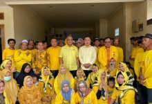 Mad Romli dan fungsionaris Partai Golkar Tangerang. Foto: Iqbal Kurnia