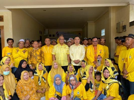 Mad Romli dan fungsionaris Partai Golkar Tangerang. Foto: Iqbal Kurnia