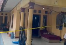 Garis polisi di rumah sederhana di Desa Kadu Jangkung, Kabupaten Pandeglang. Foto Daeng Yusvin