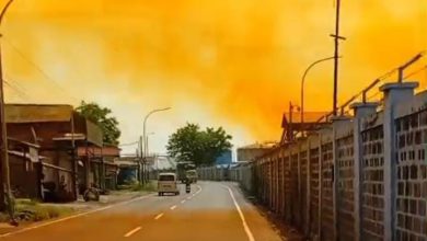 Gas berwarna oranye yang menyebar dari PT Vopak di Gerem, Cilegon. Foto Daeng Yusvin