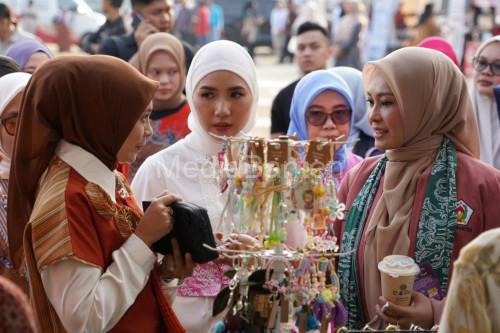 Gebyar Wanita Nusantara di Alun-alun Cilegon. Foto Daeng Yusvin