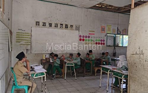 Salah satu kelas di SDN di Kabupaten Tangerang. Foto: Antara