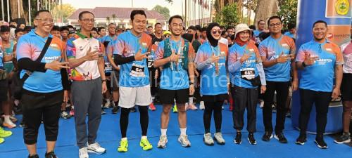 Wakil Wali Kota Serang, Nur Agis Nur Aulia menjadi peserta marathon Gekrafs Banten. Foto Humas Gekrafs Banten