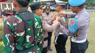 Wakapolres Serang, Kompol Ali Rahman CP pimpin apel gelar pasukan Operasi Lilin Maung. Foto: Yono