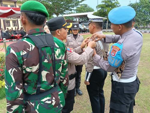 Wakapolres Serang, Kompol Ali Rahman CP pimpin apel gelar pasukan Operasi Lilin Maung. Foto: Yono