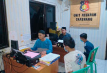 Gembong Curanmor diperiksa di Polsek Carenang. Foto: Yono