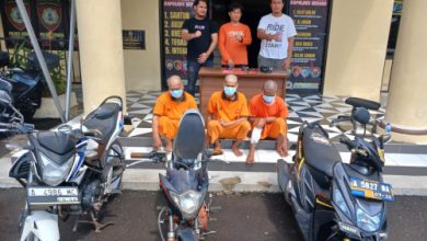 Pelaku penadah dan pencurian sepeda motor. Foto: Yono
