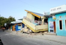 Salah satu bangunan yang rusak di Kabuaten Manggarai, NTT akibat gempa bumi 7,7 m. Foto Web BNPB.
