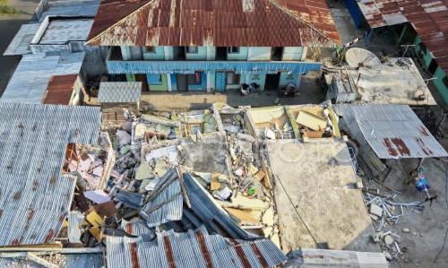 Kerusakan rumah akibat gempa bumi di NTT. Foto Antara