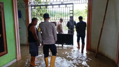 Genangan air yang melanda Perumahan Ketos Regensi di Cikande, Kabupaten Serang. Foto Yono