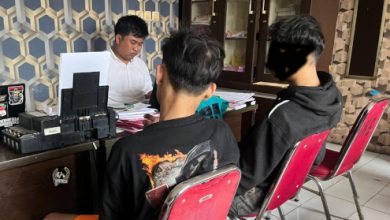 Dua anggota geng motor Sukabumi diperiksa Polsek Cikande. Foto: Yono