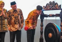 Wapres RI, Gibran Rakabuming Raka membuka rakor pendidikan. Foto: BPMI SatWapres RI