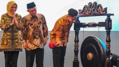 Wapres RI, Gibran Rakabuming Raka membuka rakor pendidikan. Foto: BPMI SatWapres RI