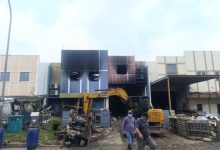 Gudang Kimia Pestisida yang terbakar di Kawasan Tekno Setu, Tangsel. Foto Antara