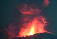 Gunung Ibu Erupsi. Foto: Antara