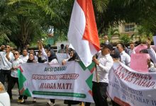 Aksi damai guru honorer di KP3B, Kota Serang. Foto: Antara