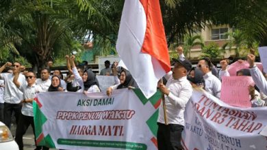 Aksi damai guru honorer di KP3B, Kota Serang. Foto: Antara