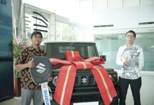 Penyerahan hadiah program Suzuki Triple Surprise Pameran GIIAS 2023.