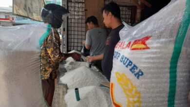 Toko Beras Milik Nawawir di Kota Serang. Foto: Aden Hasanudin