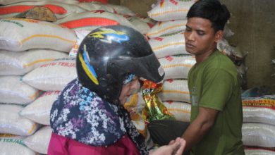 Salah satu penjual beras di Pasar Rau, Kota Serang. Foto: Kelompok 7 Keas 4F Ikom Fisip Untirta.