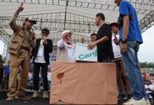 Hadiah dalam peringatan hari buruh di Modern Cikande, Kabupaten Serang. foto: Yono