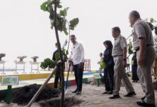 Pj Gubernur DKI Jakarta, Heru Budi Harono di Pulau Pramuka. Foto: Pemprov DKI Jakarta