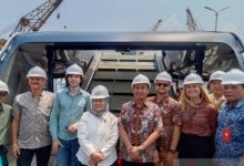 Hibah kapal penyedot sampah dari Band Coldplay. Foto: LKBN Antara