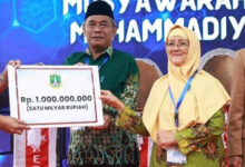 Hibah Pemprov Banten Rp1 miliar diterima PW Muhammadiyah. Foto: Biro Adpim Banten