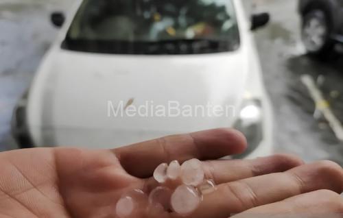 Ilustrasi hujan es di Tangerang Raya. Foto: Antara