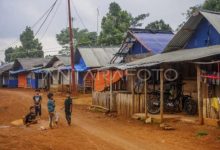 Lebih 300 keluarga korban bencana tahun 2020 hingga sekrang masih menghuni Huntara di Lebak Gedong. Foto Antara