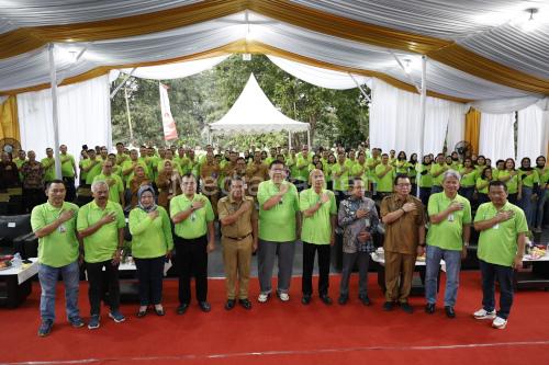 Pj Gubernur Banten Al Muktabar, OPD Pemkot Pemkab, Dewan Komisaris Bank Banten dan Direksi Banten berserta jajarannya serta seluruh karyawan Bank Banten. Foto: PR Bank Banten