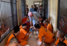 Suasana Idul Adha di penghuni tahanan Polres Serang. Foto: Yono