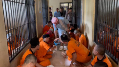 Suasana Idul Adha di penghuni tahanan Polres Serang. Foto: Yono