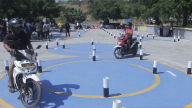 Ilustrasi tes mengemudi dalam pembuatan SIM. Foto: LKBN Antara