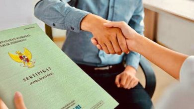 Ilustrasi penyerahan sertifikat tanah. Foto: Istimewa