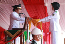 Pj Gubernur Banten, Al Muktabar menjadi Inspektur Upacara HUT RI di KP3B, Kota Serang. Foto: Biro Adpim Banten