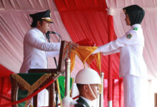 Pj Gubernur Banten, Al Muktabar menjadi Inspektur Upacara HUT RI di KP3B, Kota Serang. Foto: Biro Adpim Banten