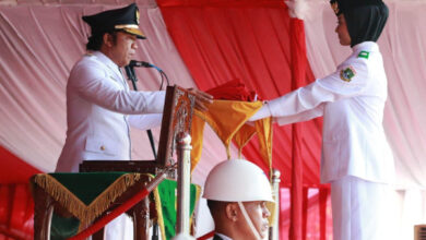 Pj Gubernur Banten, Al Muktabar menjadi Inspektur Upacara HUT RI di KP3B, Kota Serang. Foto: Biro Adpim Banten