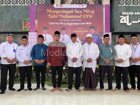 Peringatan Isra Miraj di Masjid Al-Amzad di Puspemkab Tangerang. Foto: Iqbal Kurnia