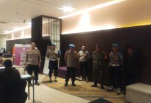 Pengamanan rekapitulasi perhtingan suara KPU Kabupaten Serang. Foto: Yono